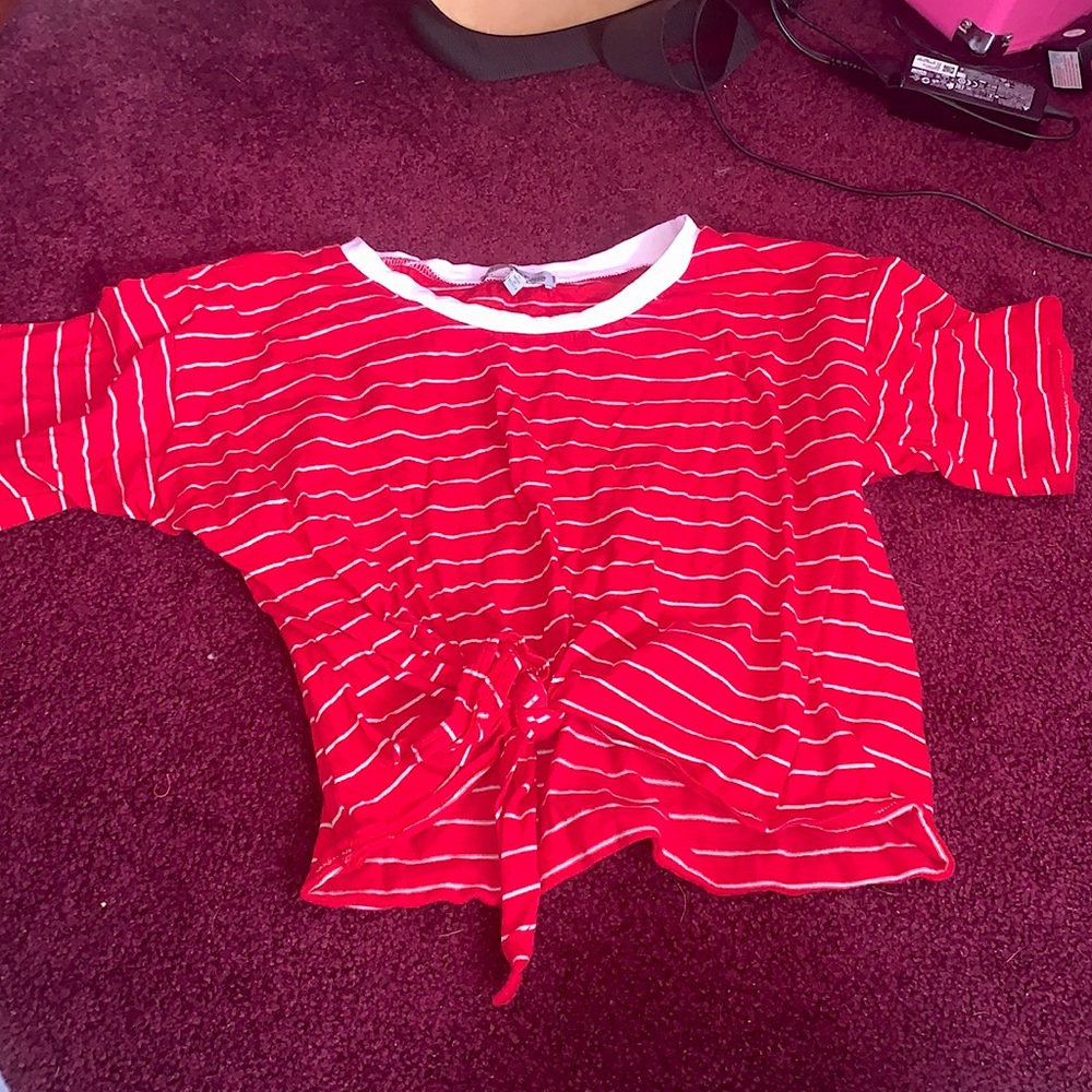 Short sleeve top that ties in the front